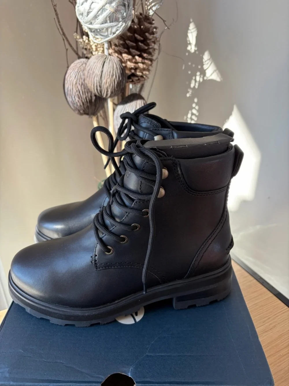 Sperry women’s Black Leather Lace-Up‎ Boots New with box, never used.